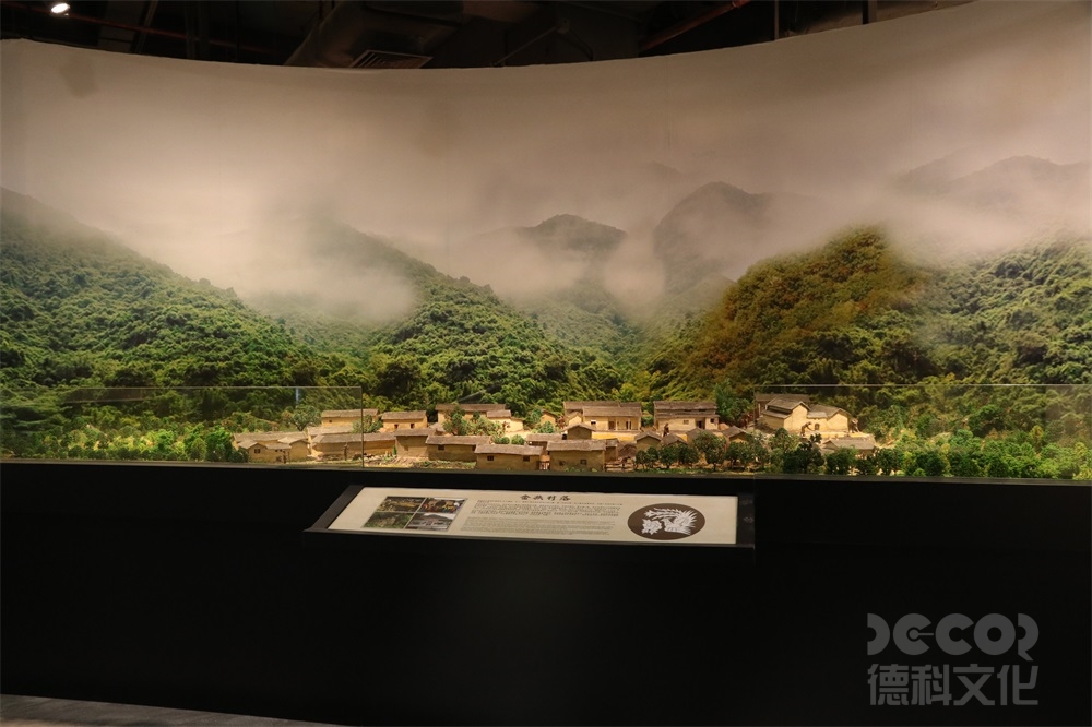 地方博物館設計中如何考慮與當地社區和民眾的互動與參與？